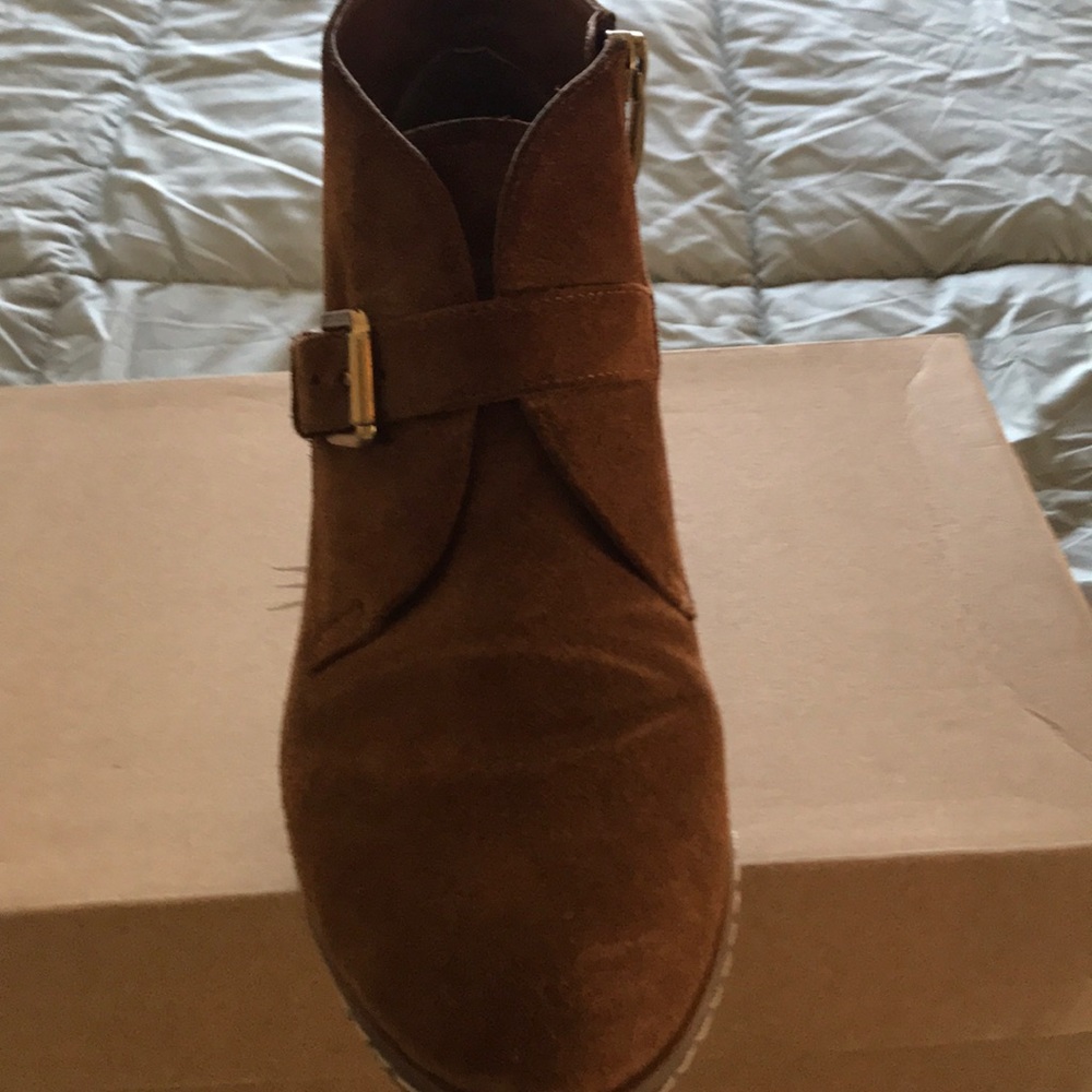 Shoes - Picture 2 of 3
